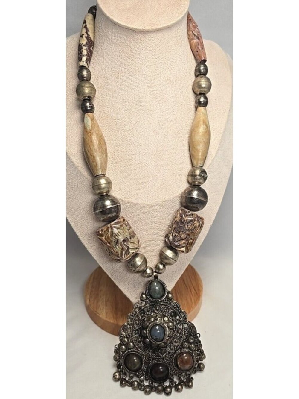 Vintage Artisan Chunky Carved Agate Stone Pendant Necklace Detail Metal Work 20"
